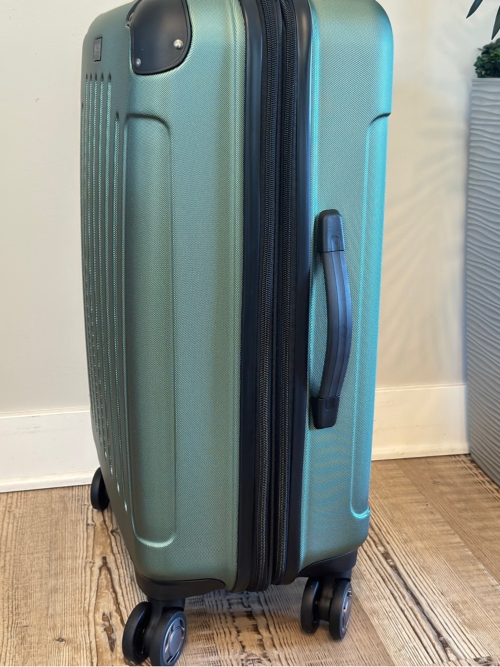 Kenneth Cole REACTION Renegade Luggage Exp. Spinner Hardside Suitcase carry on - Picture 14 of 16